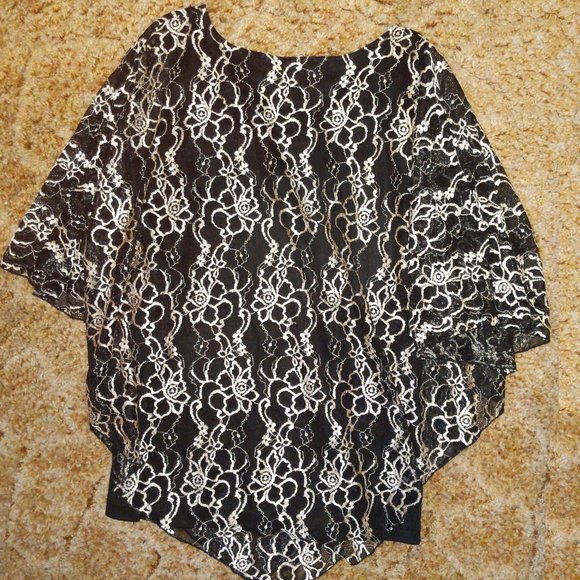 4/$20 | Initiatives Poncho Embroidered Lace Shirt Blouse with Rose Print - Picture 2 of 6